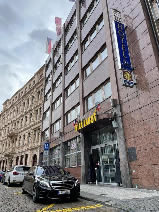 Luxury Family Hotel Bílá Labuť Praga Exterior foto