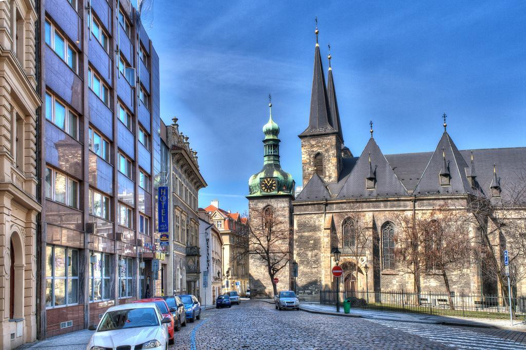 Luxury Family Hotel Bílá Labuť Praga Exterior foto