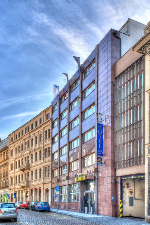 Luxury Family Hotel Bílá Labuť Praga Exterior foto
