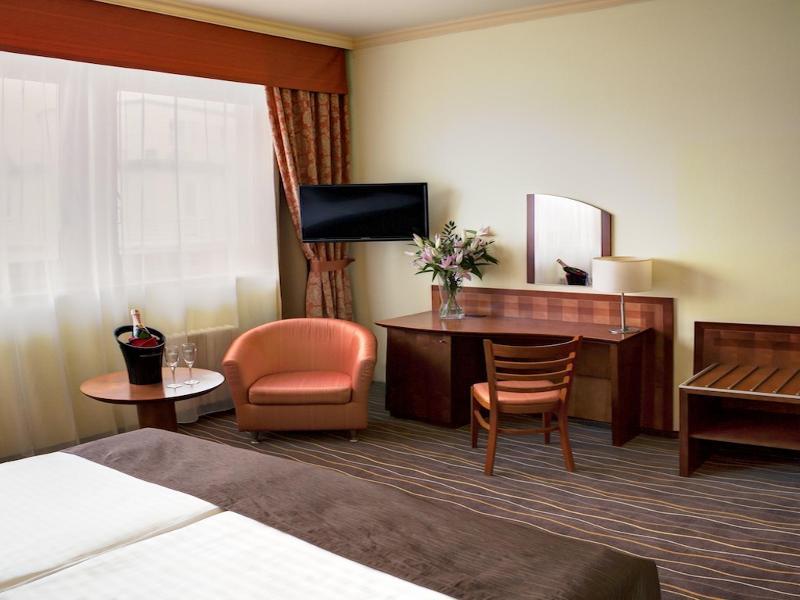 Luxury Family Hotel Bílá Labuť Praga Quarto foto