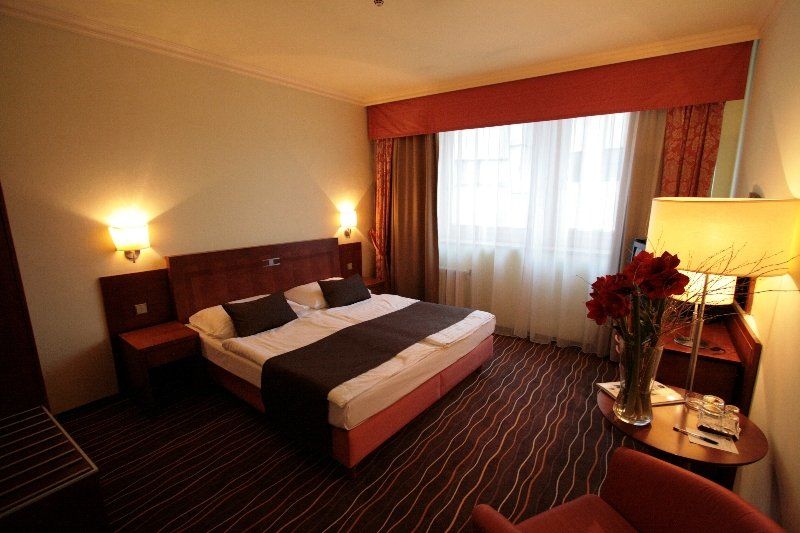 Luxury Family Hotel Bílá Labuť Praga Exterior foto