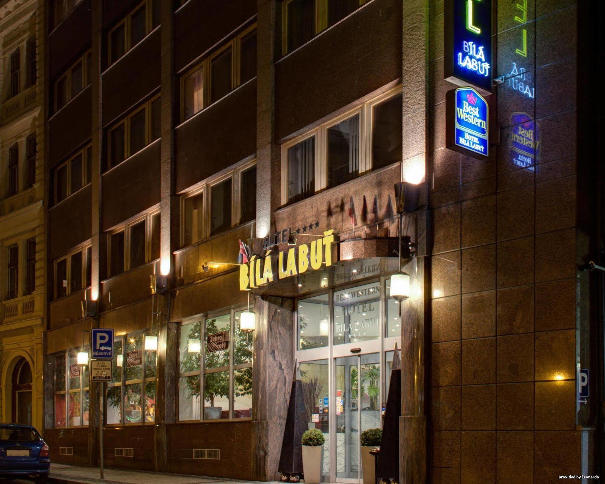 Luxury Family Hotel Bílá Labuť Praga Exterior foto