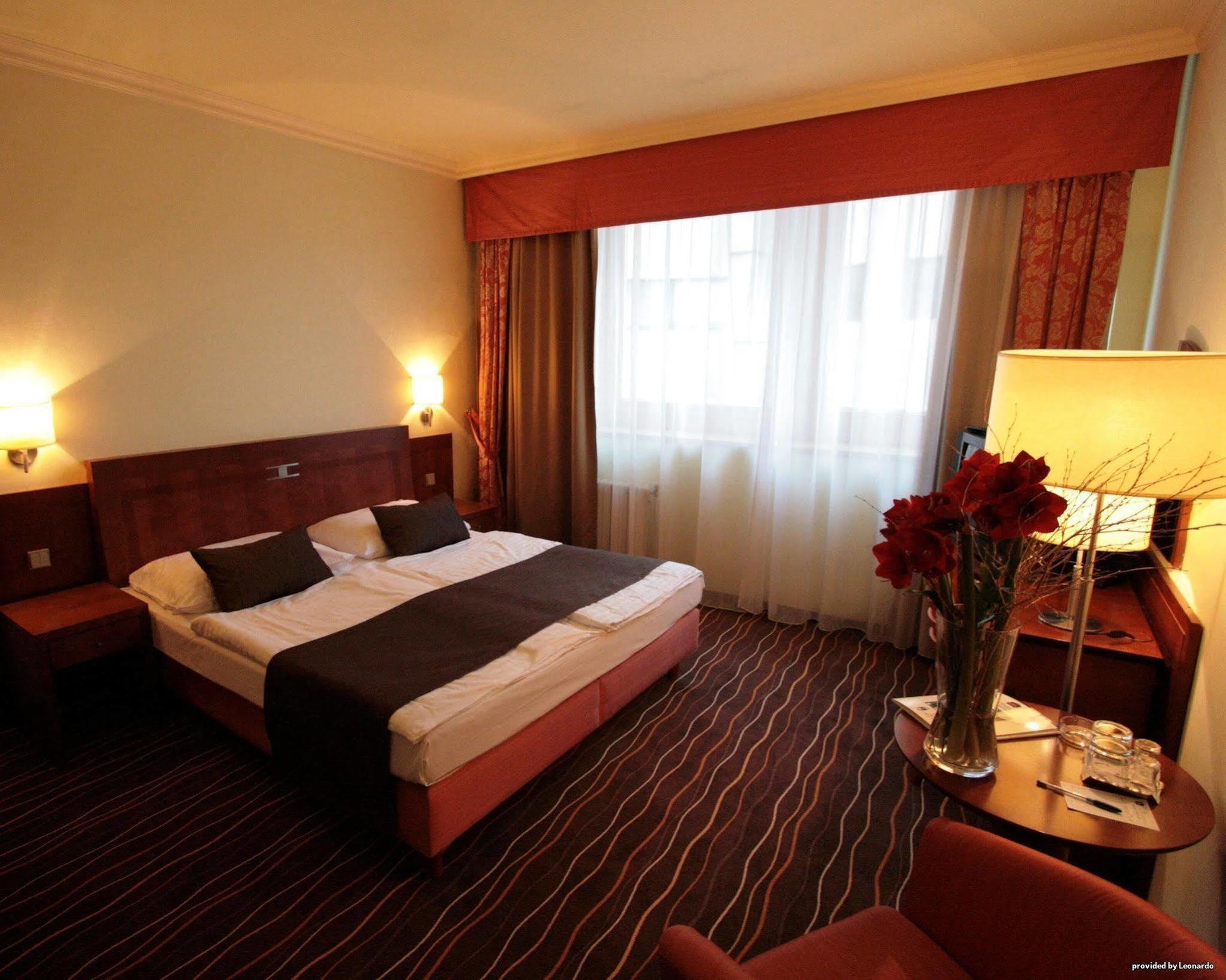 Luxury Family Hotel Bílá Labuť Praga Exterior foto