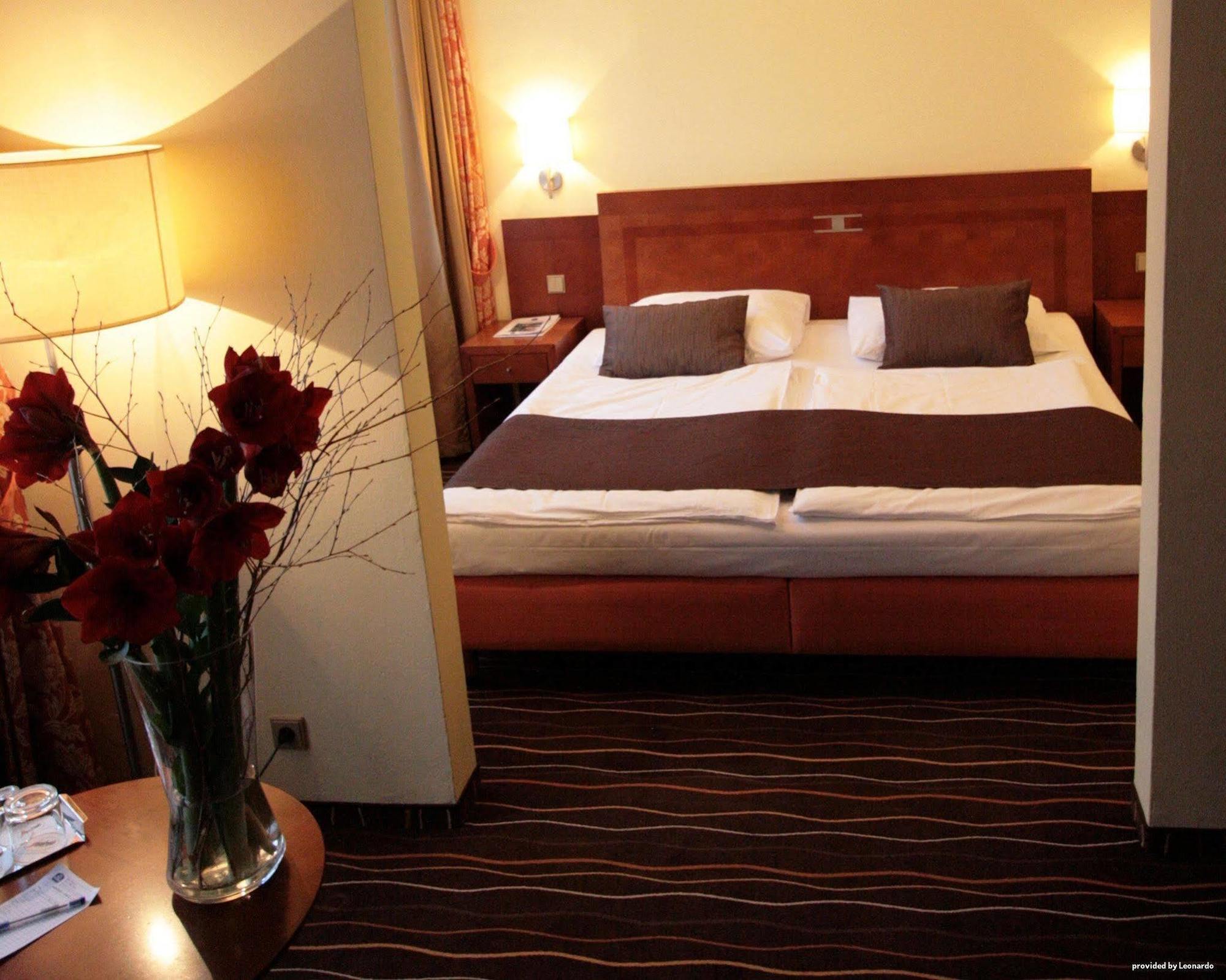 Luxury Family Hotel Bílá Labuť Praga Quarto foto