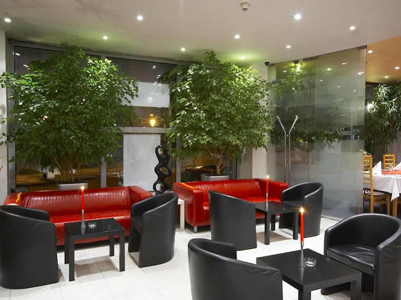 Luxury Family Hotel Bílá Labuť Praga Exterior foto