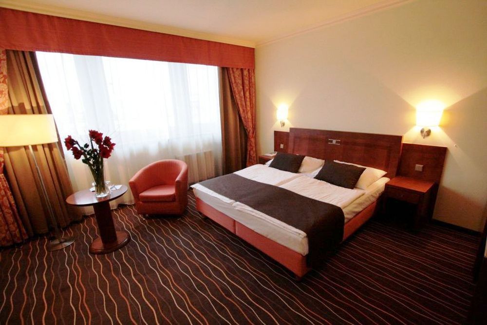 Luxury Family Hotel Bílá Labuť Praga Quarto foto